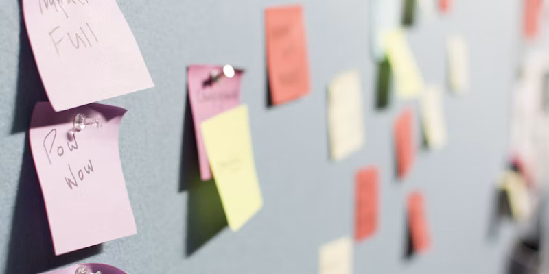 Bunte Haftnotizen an einer Wand